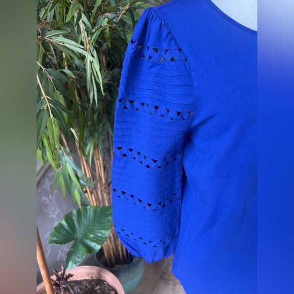 Chico’s ladies  blue puff sleeve top excellent condition. Medium NWOT. - Picture 6 of 9